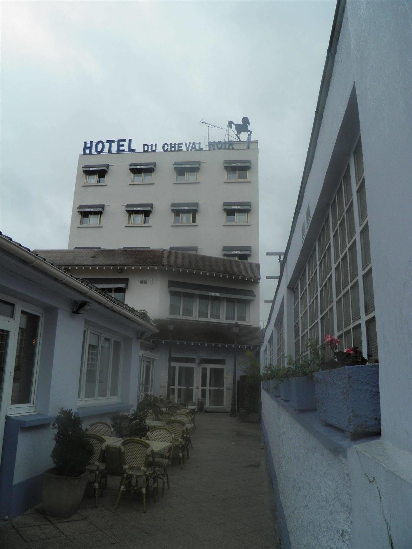 Le Cheval Noir Hotel Paris 펜틴 외부 사진